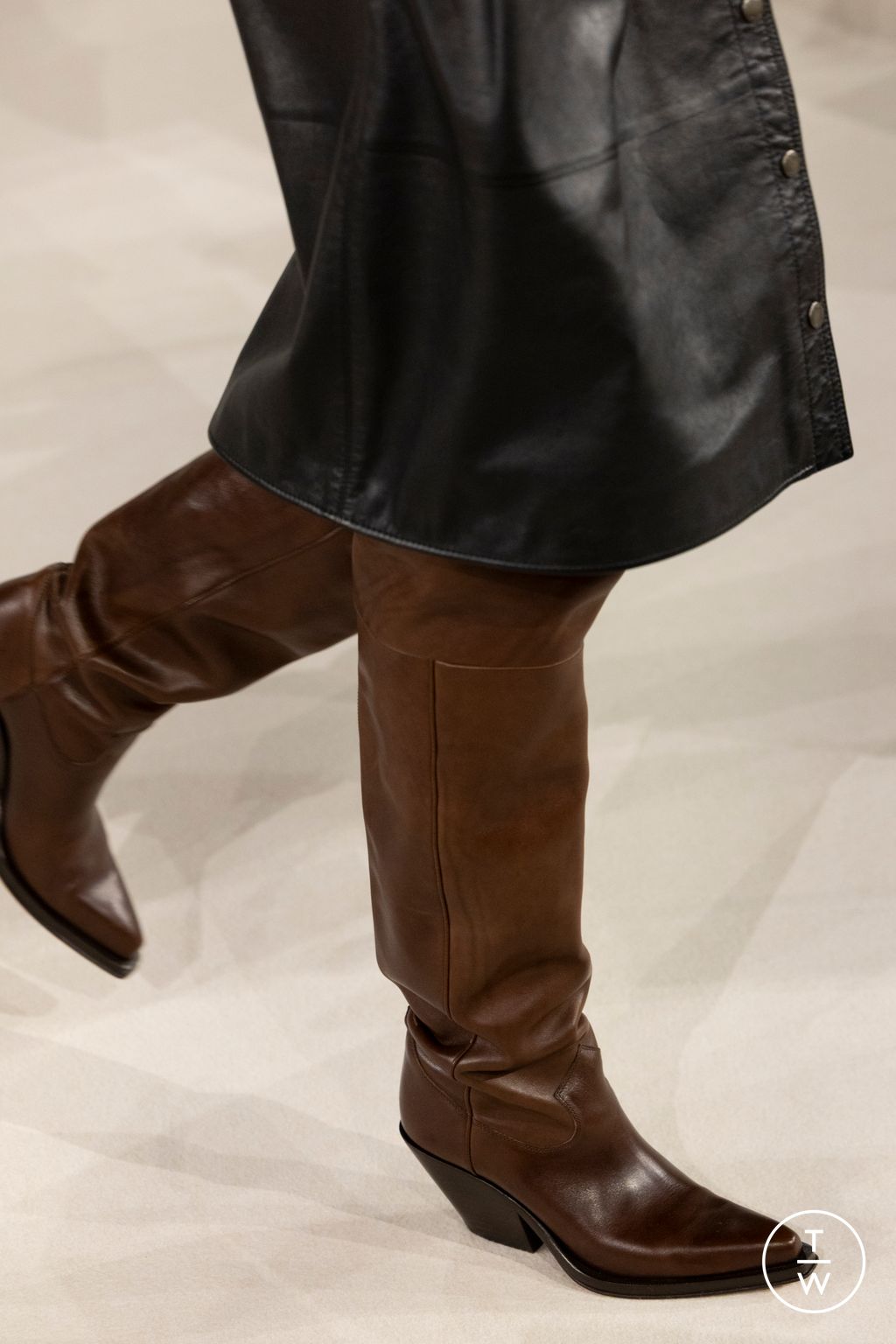 Fashion Week Paris Fall/Winter 2026 look 48 from the Chloé collection womenswear accessories