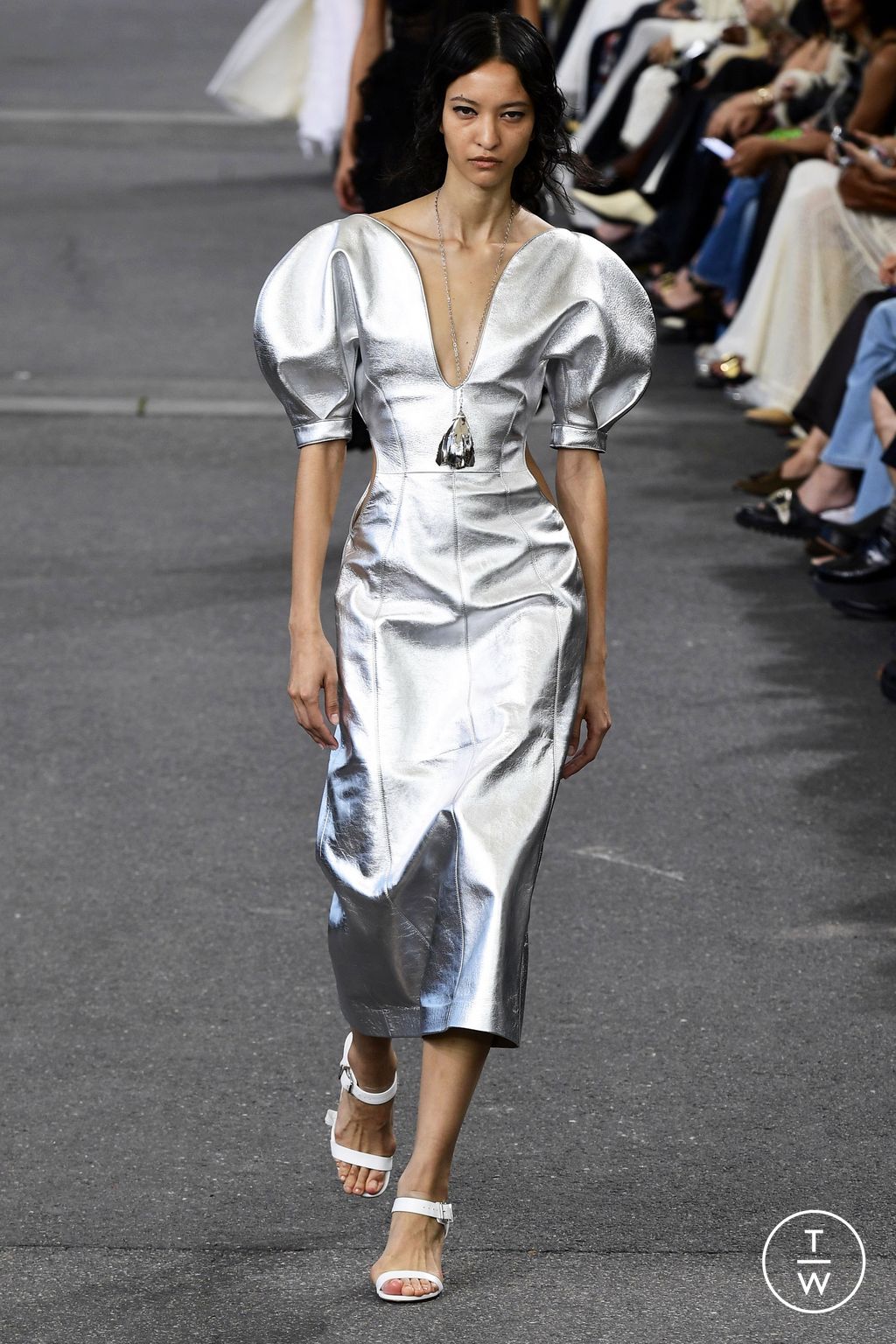 Fashion Week Paris Spring/Summer 2024 look 12 from the Chloé collection womenswear