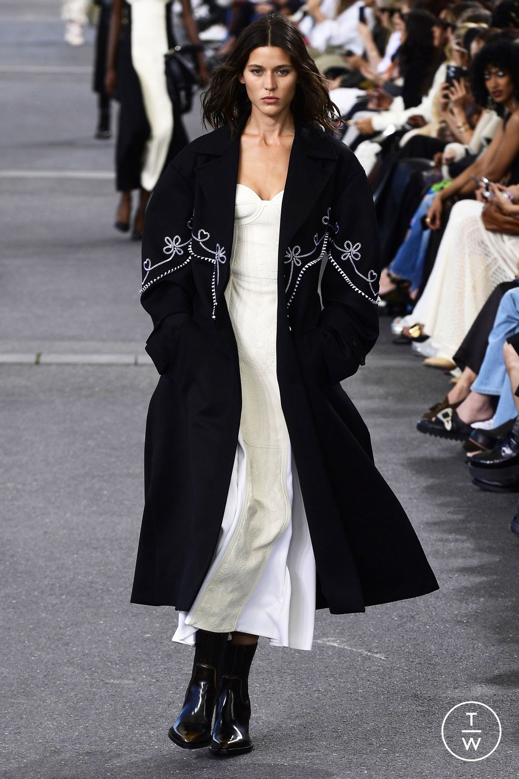 Fashion Week Paris Spring/Summer 2024 look 16 from the Chloé collection womenswear