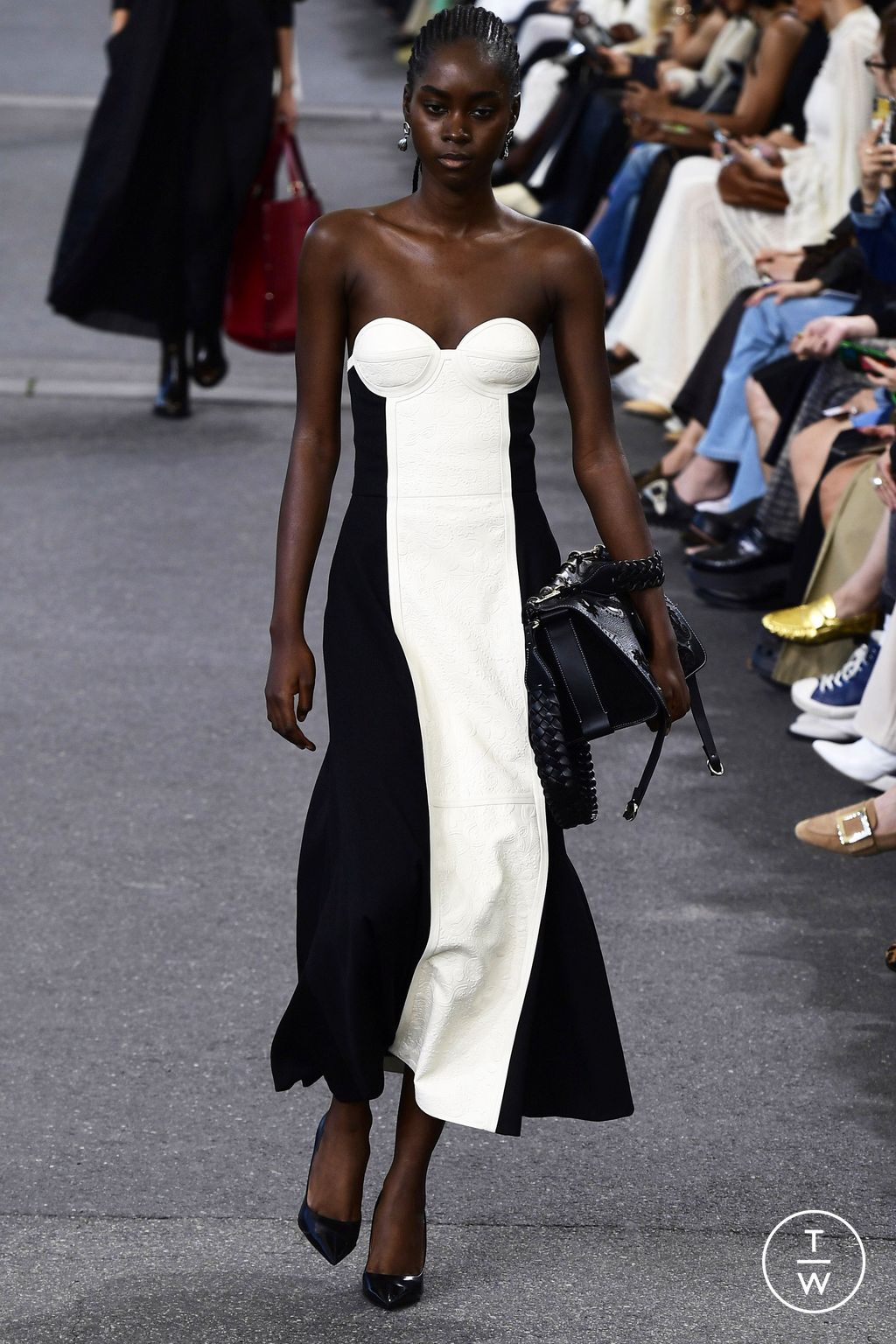 Fashion Week Paris Spring/Summer 2024 look 17 from the Chloé collection womenswear