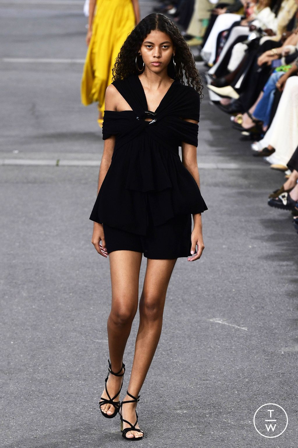 Fashion Week Paris Spring/Summer 2024 look 24 from the Chloé collection 女装