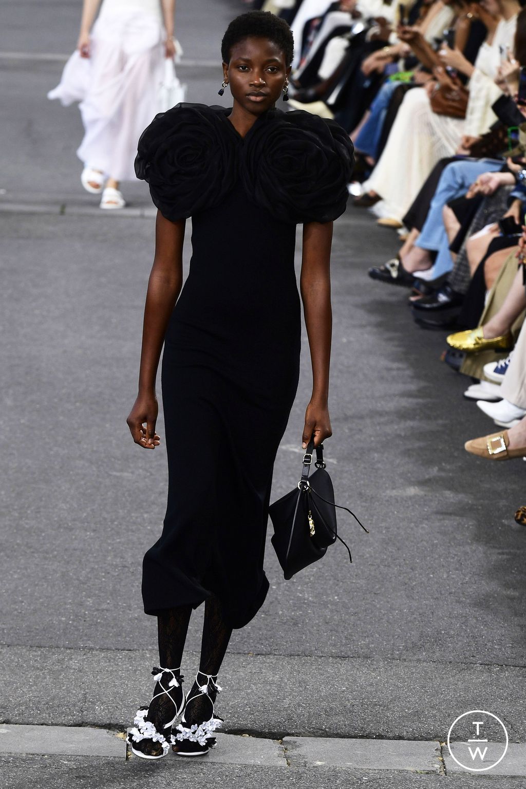 Fashion Week Paris Spring/Summer 2024 look 30 from the Chloé collection womenswear