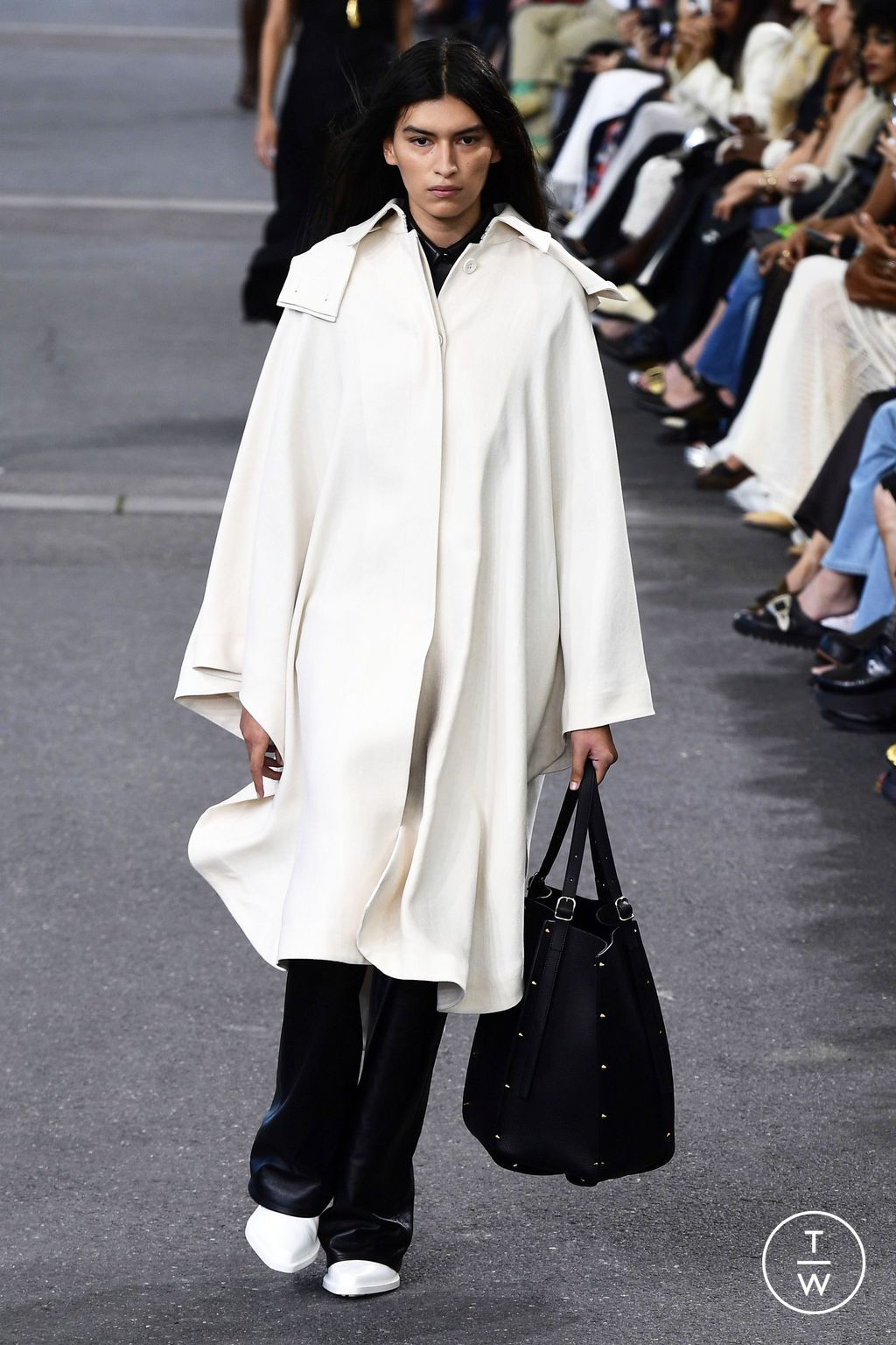 Fashion Week Paris Spring/Summer 2024 look 32 from the Chloé collection womenswear