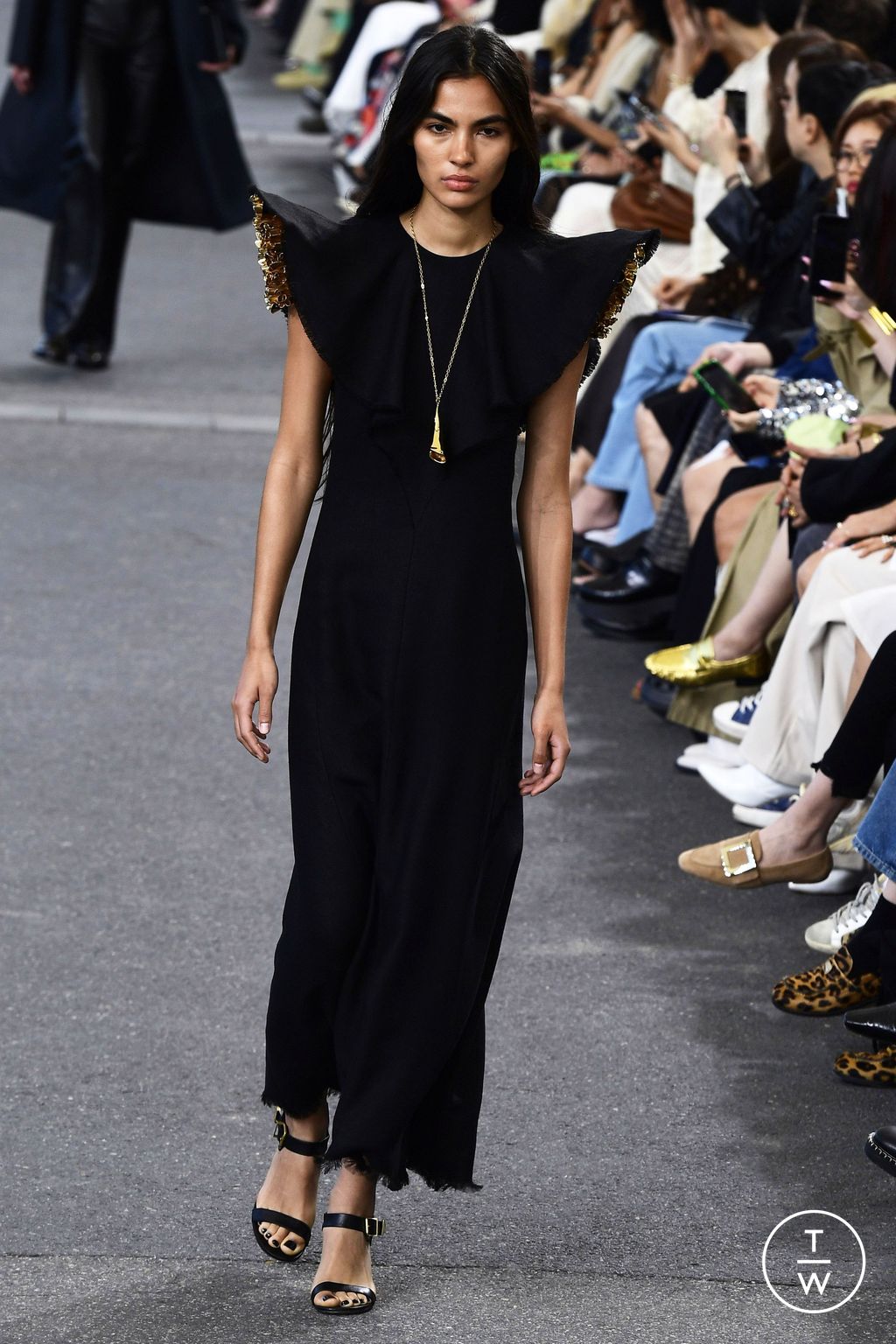 Fashion Week Paris Spring/Summer 2024 look 33 from the Chloé collection womenswear