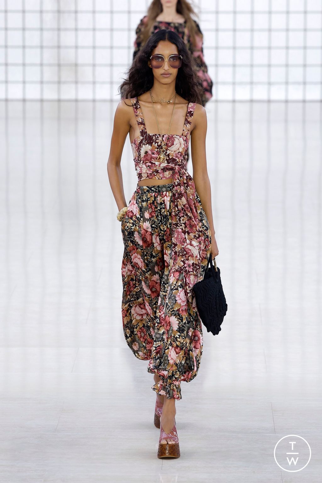 Fashion Week Paris Spring-Summer 2025 look 54 from the Chloé collection womenswear