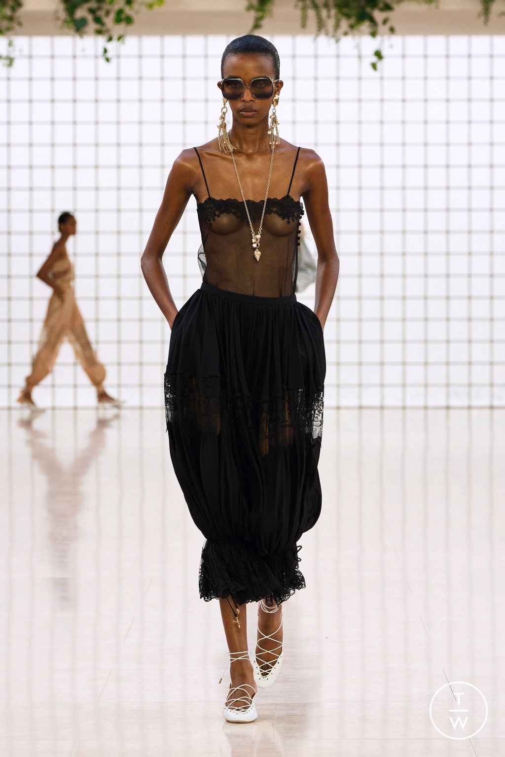 Fashion Week Paris Spring-Summer 2025 look 7 from the Chloé collection womenswear