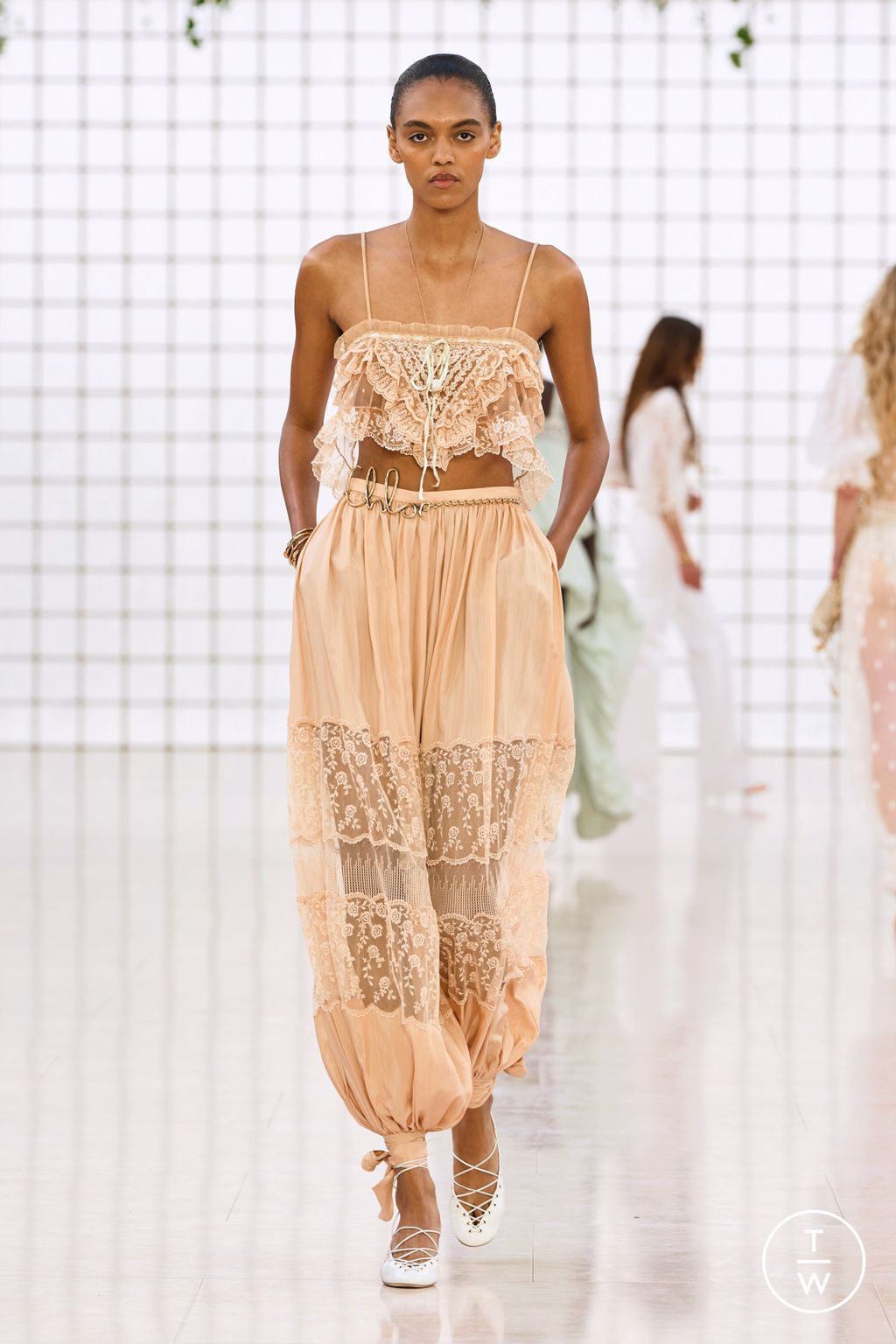 Fashion Week Paris Spring/Summer 2025 look 9 from the Chloé collection womenswear