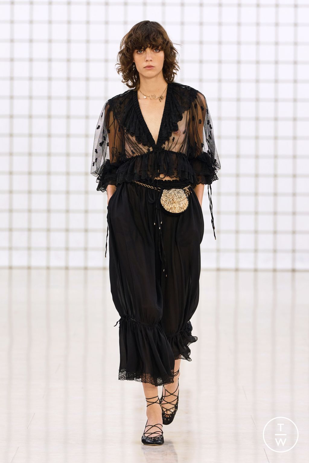 Fashion Week Paris Spring-Summer 2025 look 18 from the Chloé collection womenswear