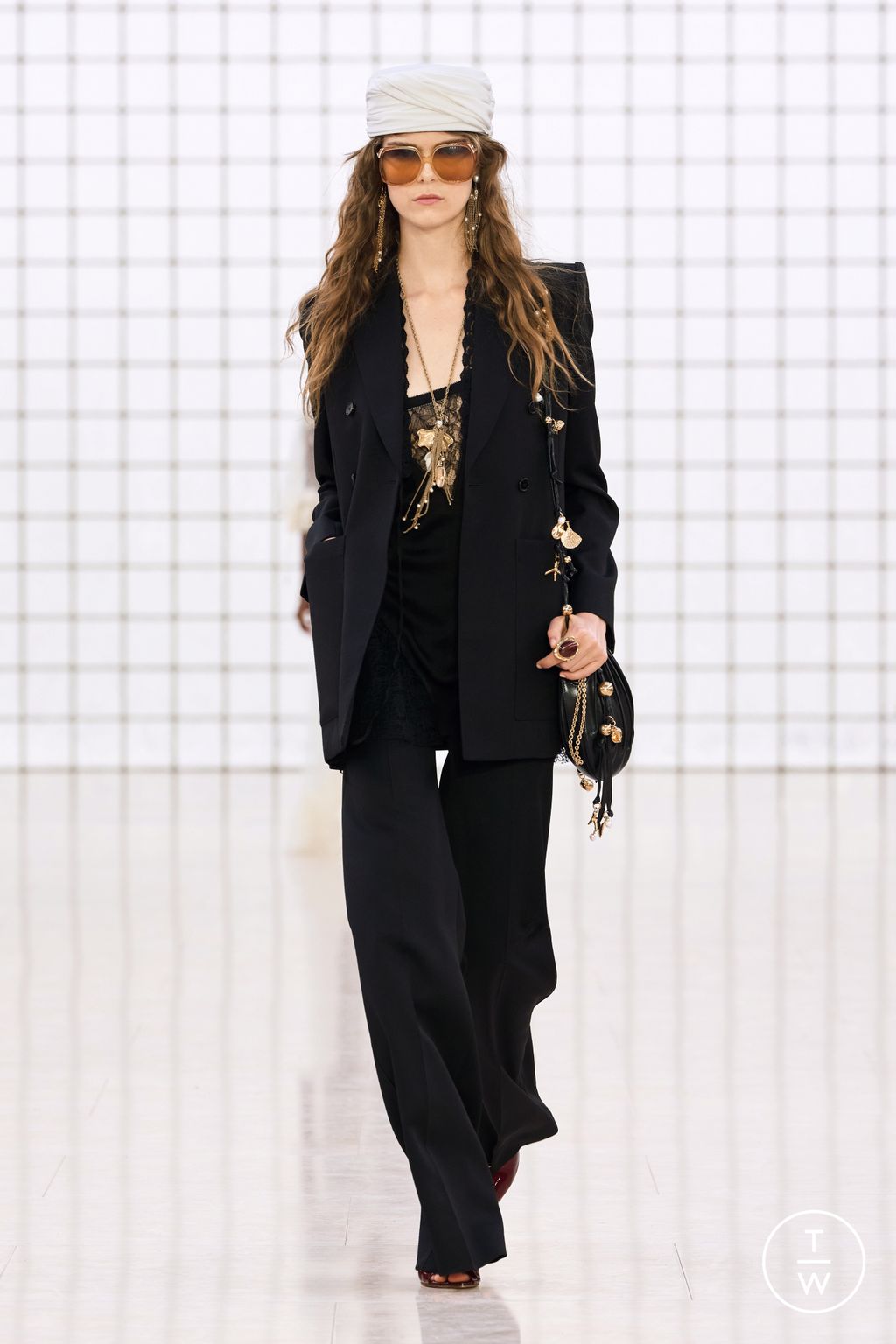 Fashion Week Paris Spring/Summer 2025 look 21 from the Chloé collection 女装