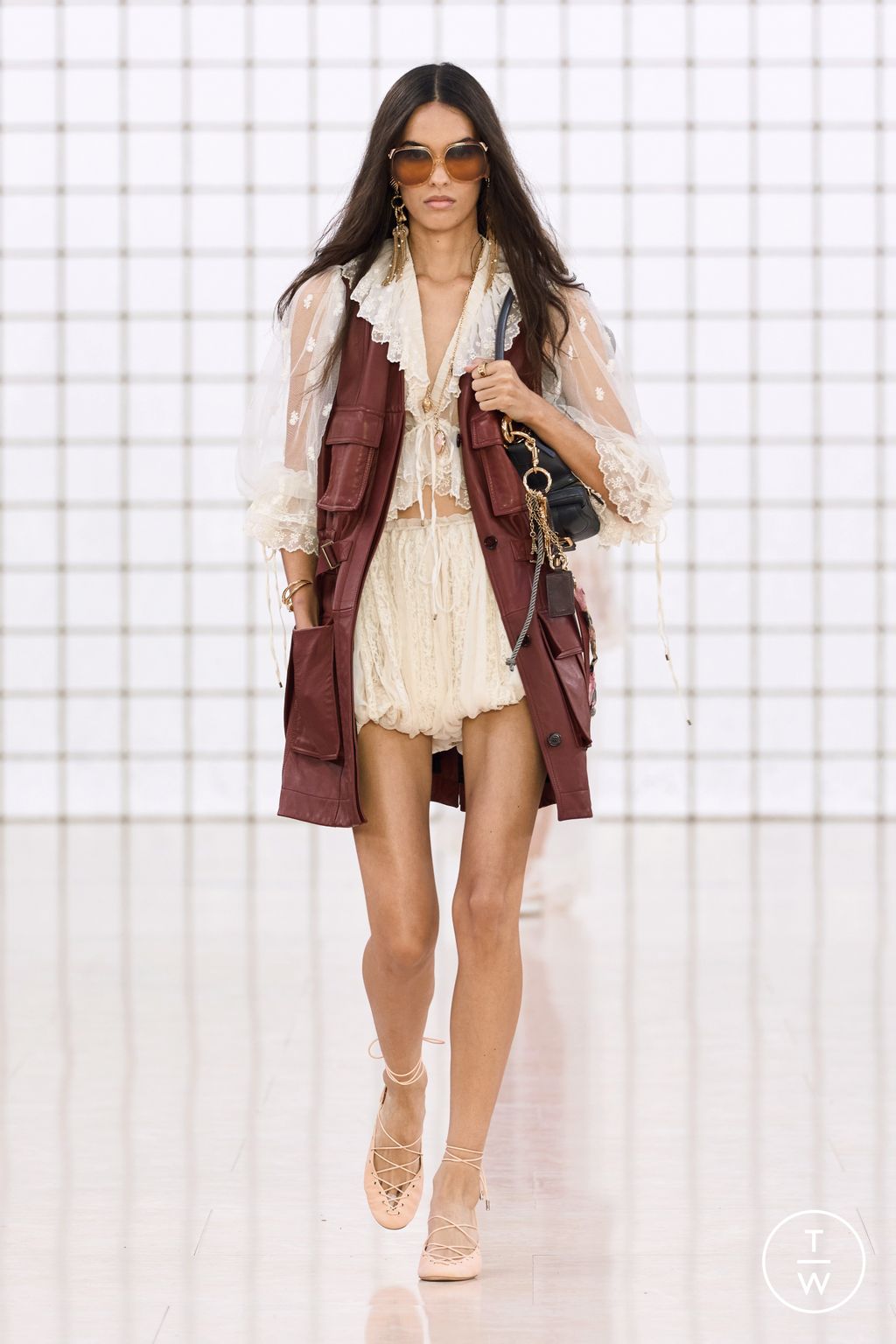 Fashion Week Paris Spring/Summer 2025 look 23 from the Chloé collection womenswear