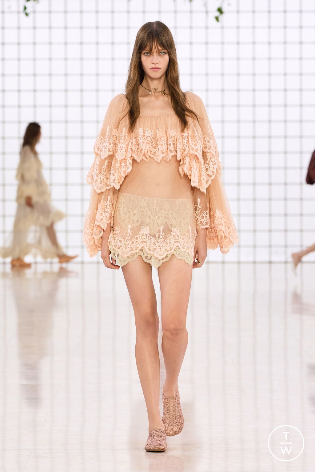 Fashion Week Paris Spring/Summer 2025 look 29 from the Chloé collection womenswear