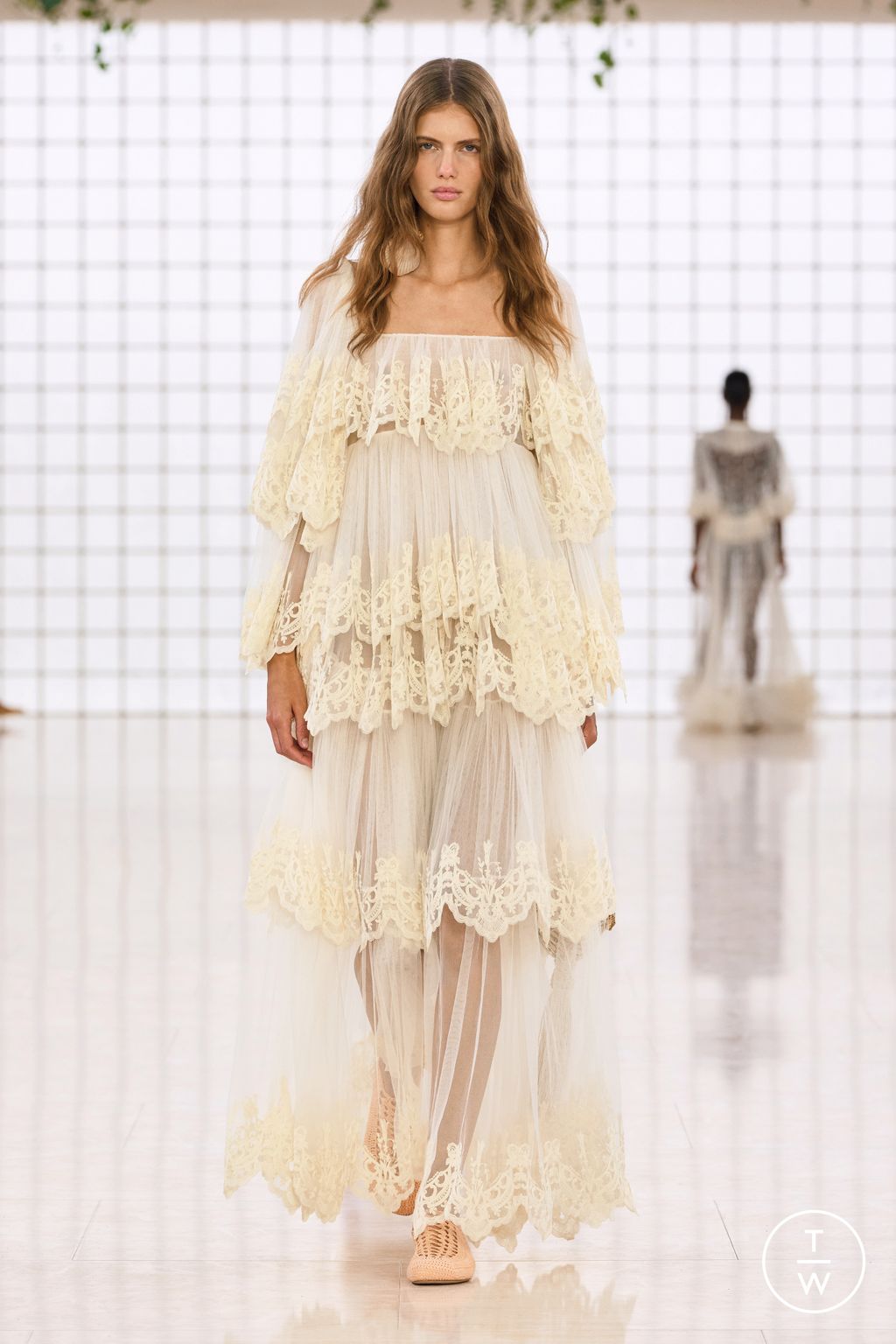 Fashion Week Paris Spring/Summer 2025 look 31 from the Chloé collection womenswear