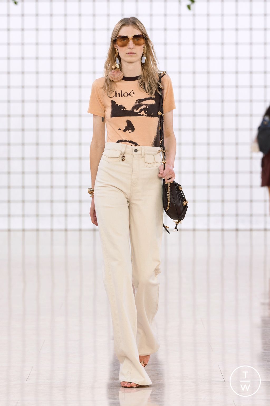Fashion Week Paris Spring/Summer 2025 look 32 from the Chloé collection womenswear