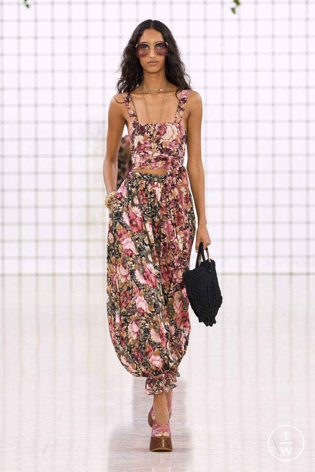 Fashion Week Paris Spring-Summer 2025 look 54 from the Chloé collection womenswear