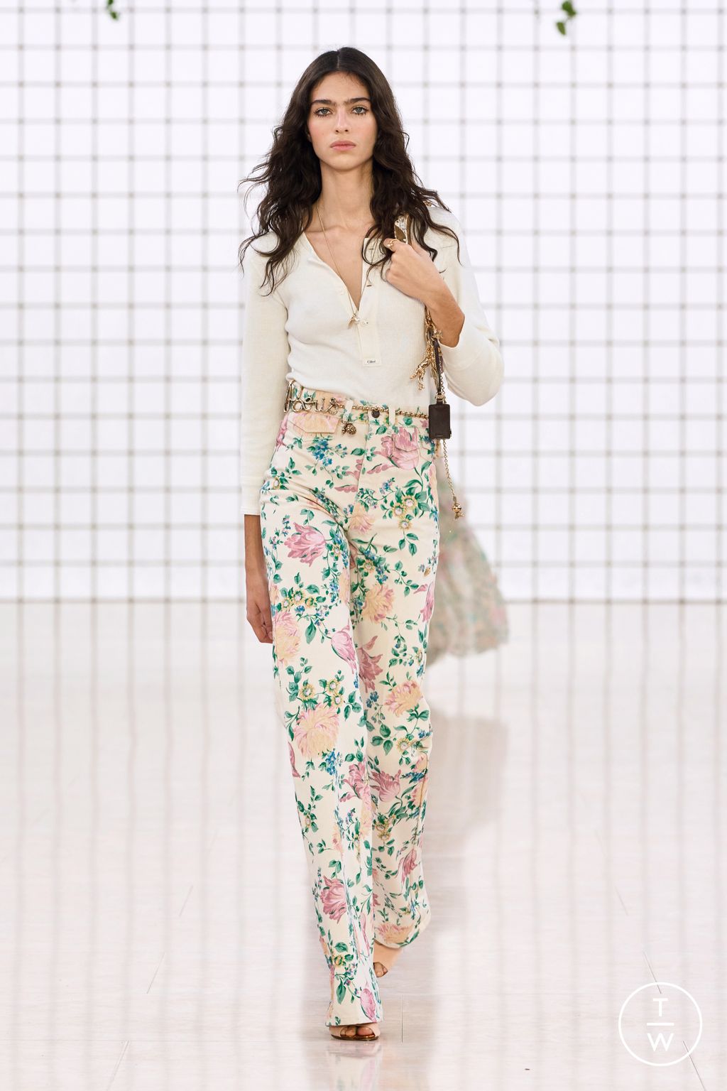 Fashion Week Paris Spring/Summer 2025 look 61 from the Chloé collection womenswear