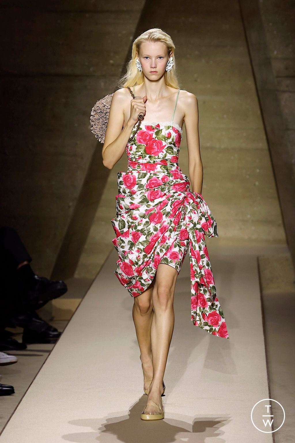 Fashion Week Paris Spring/Summer 2026 look 2 from the Chloé collection womenswear