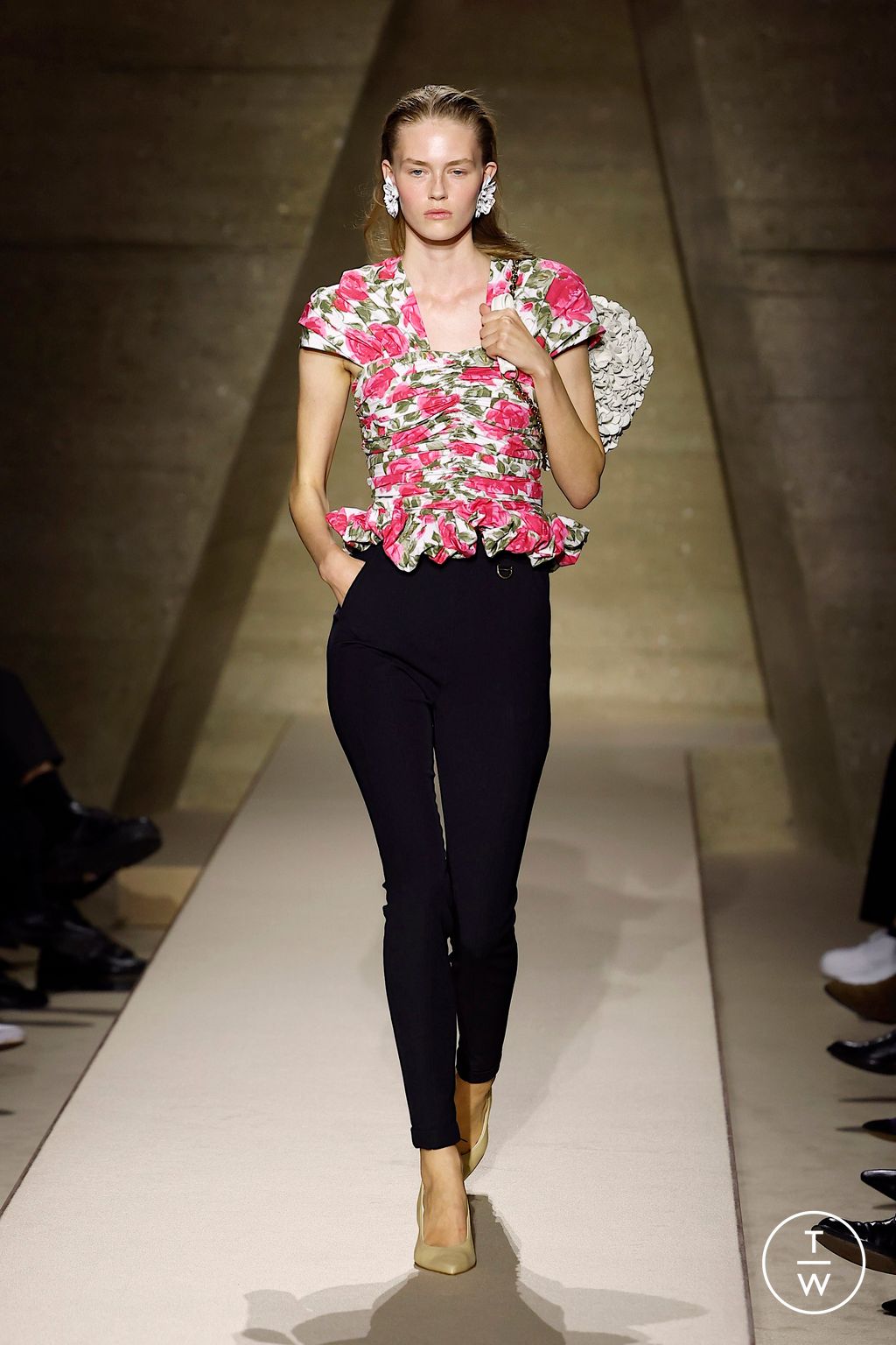 Fashion Week Paris Spring/Summer 2026 look 8 from the Chloé collection womenswear