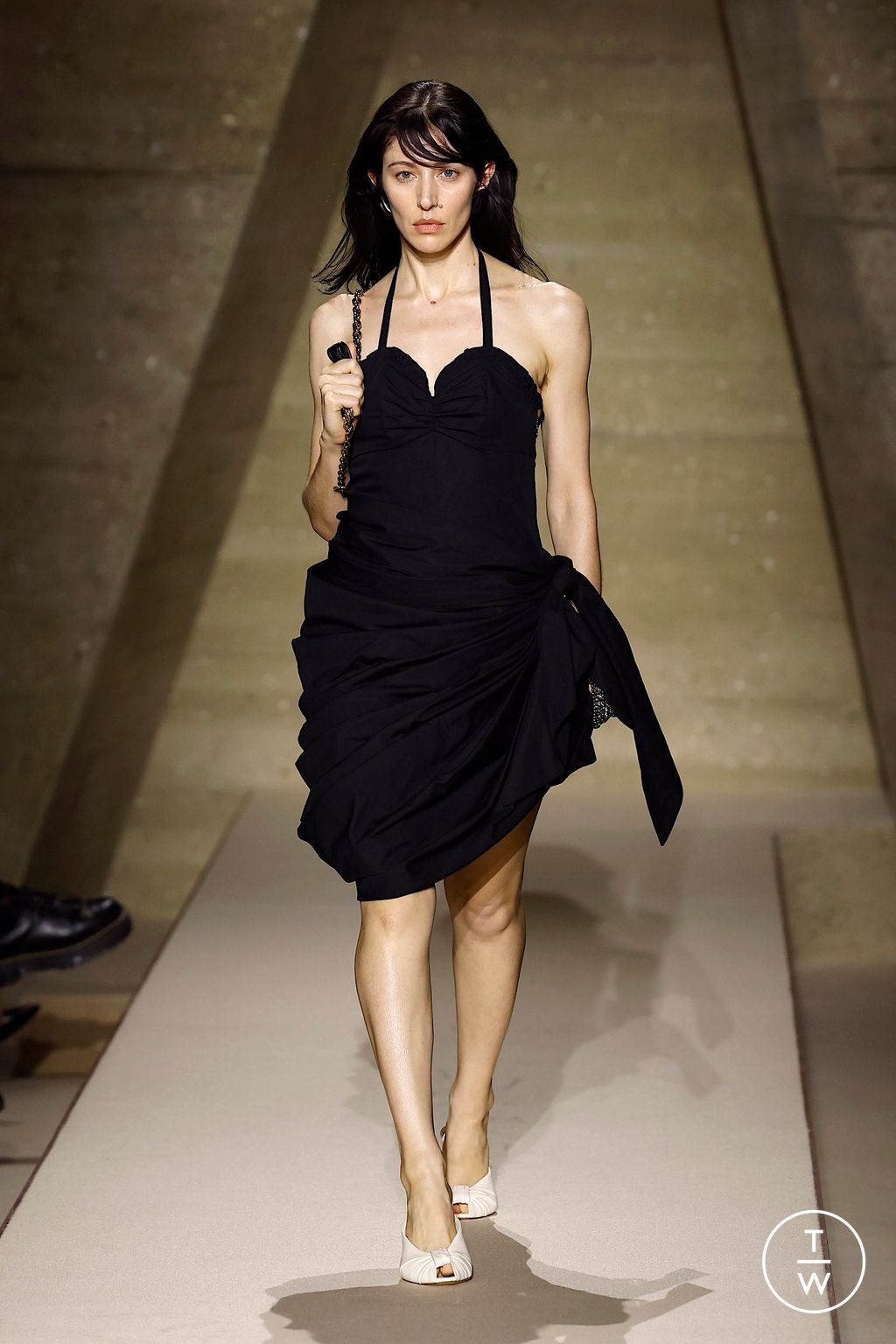 Fashion Week Paris Spring/Summer 2026 look 44 from the Chloé collection womenswear