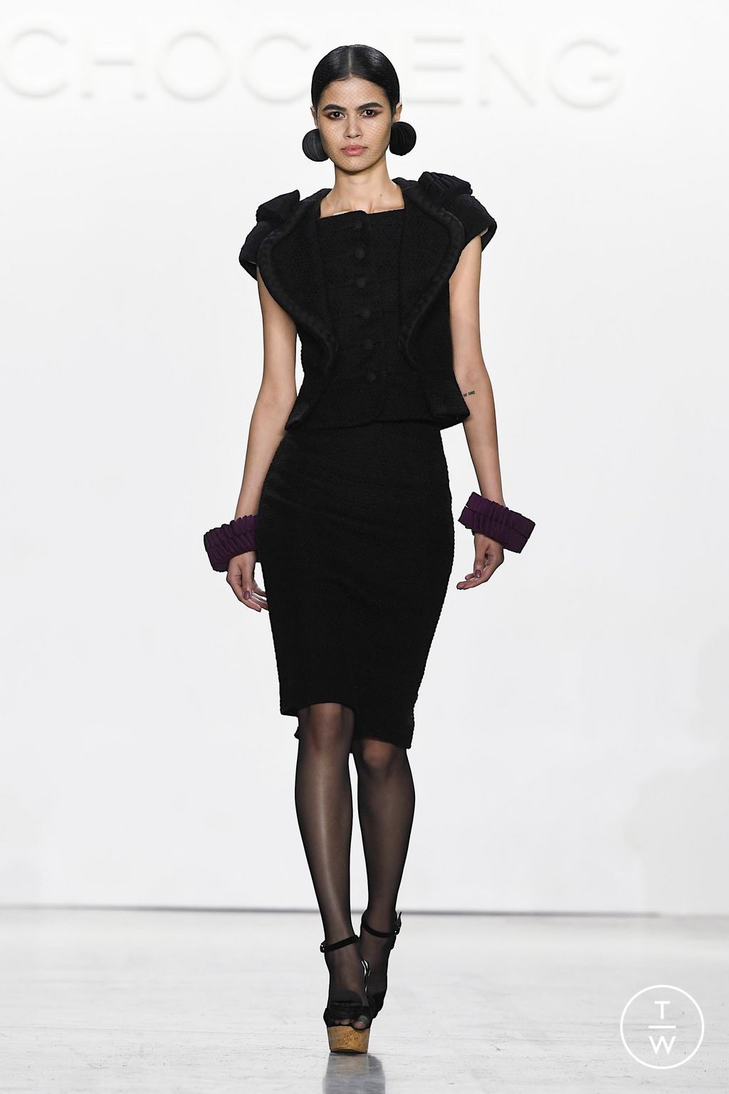Fashion Week New York Fall/Winter 2023 look 2 de la collection Chocheng womenswear