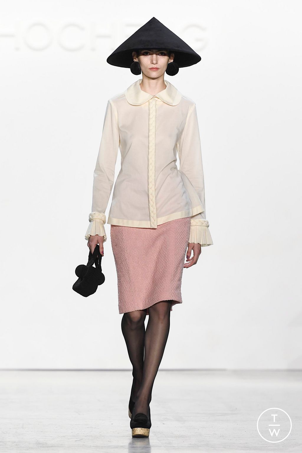Fashion Week New York Fall/Winter 2023 look 6 from the Chocheng collection womenswear