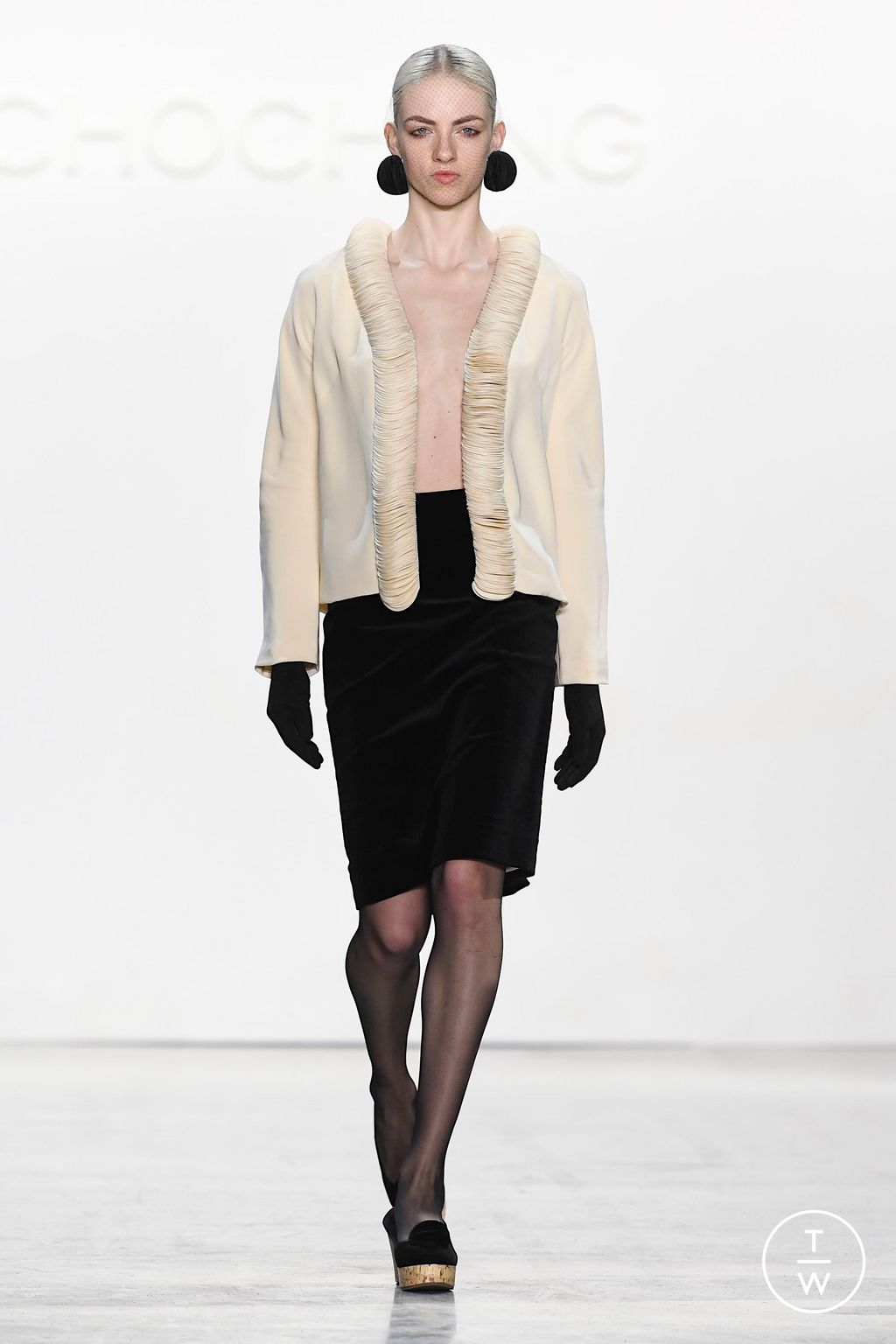 Fashion Week New York Fall/Winter 2023 look 8 from the Chocheng collection womenswear