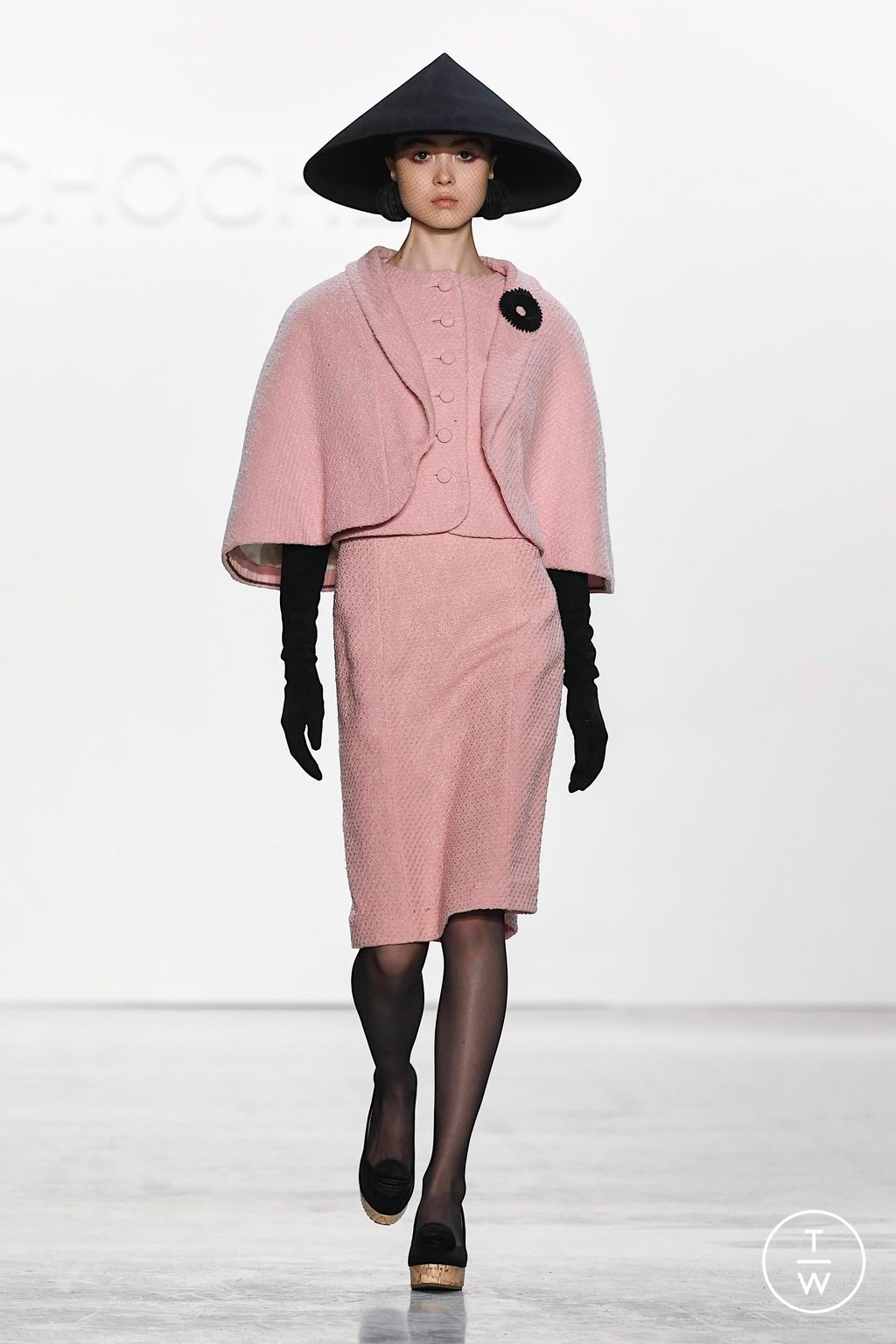 Fashion Week New York Fall/Winter 2023 look 11 from the Chocheng collection womenswear
