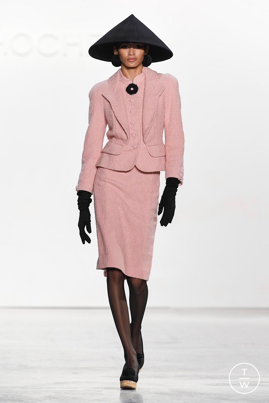 Fashion Week New York Fall/Winter 2023 look 13 de la collection Chocheng womenswear
