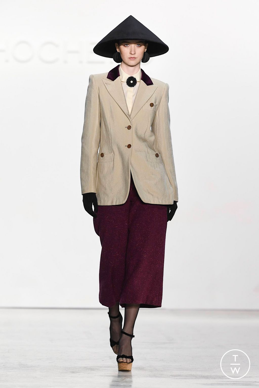 Fashion Week New York Fall/Winter 2023 look 15 from the Chocheng collection womenswear