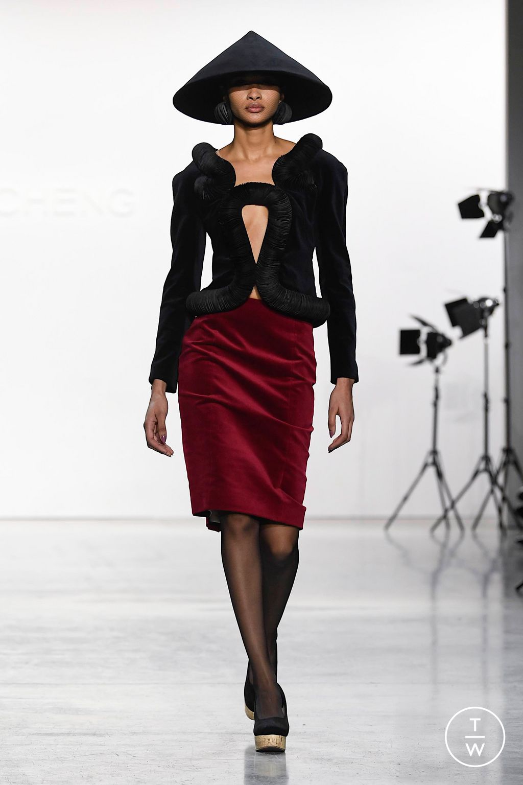 Fashion Week New York Fall/Winter 2023 look 23 from the Chocheng collection womenswear