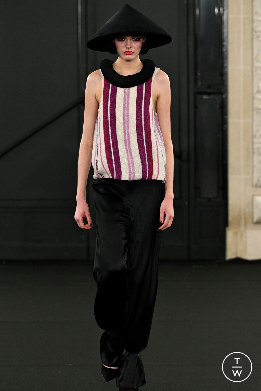Fashion Week Paris Fall/Winter 2024 look 2 de la collection Chocheng womenswear