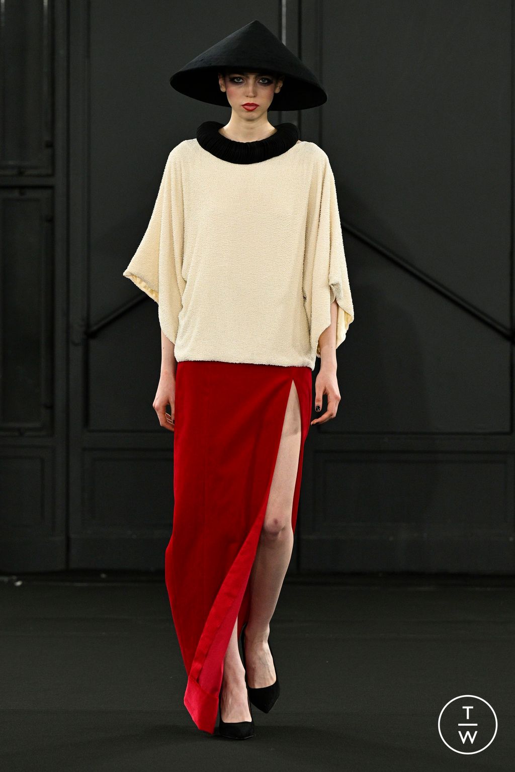 Fashion Week Paris Fall/Winter 2024 look 3 de la collection Chocheng womenswear