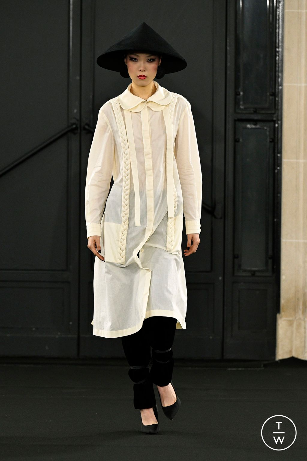 Fashion Week Paris Fall/Winter 2024 look 4 de la collection Chocheng womenswear