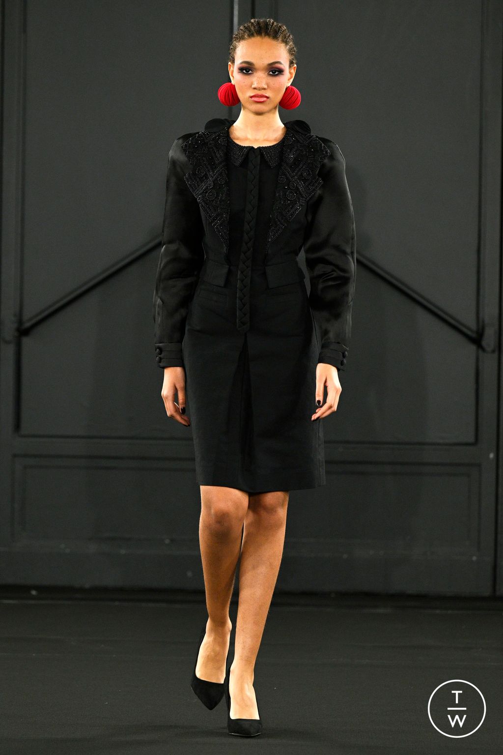 Fashion Week Paris Fall/Winter 2024 look 6 de la collection Chocheng womenswear