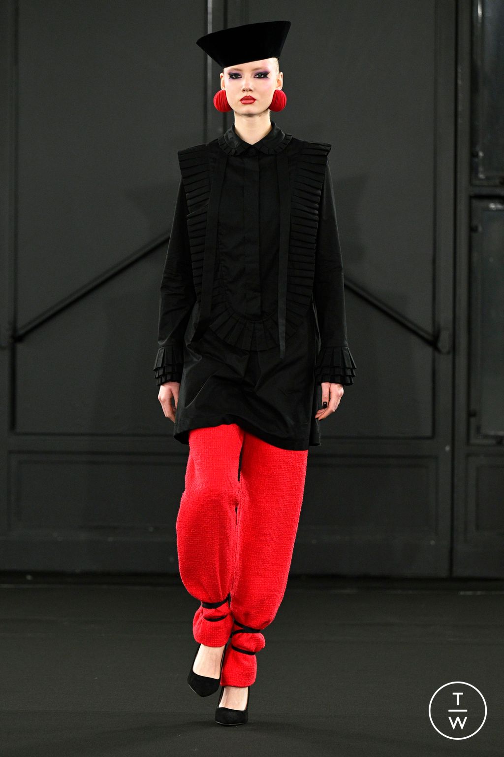 Fashion Week Paris Fall/Winter 2024 look 12 de la collection Chocheng womenswear