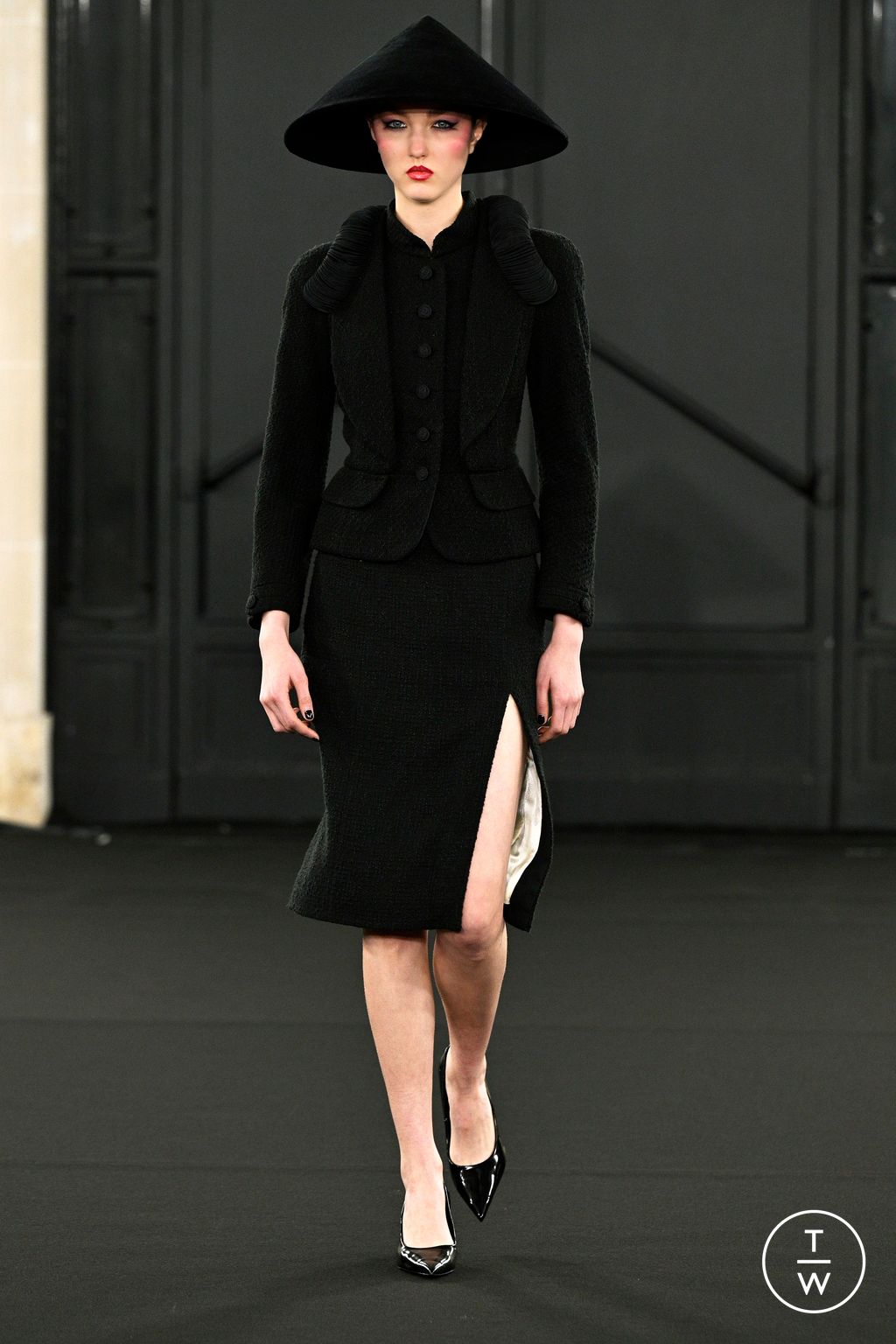 Fashion Week Paris Fall/Winter 2024 look 19 from the Chocheng collection womenswear