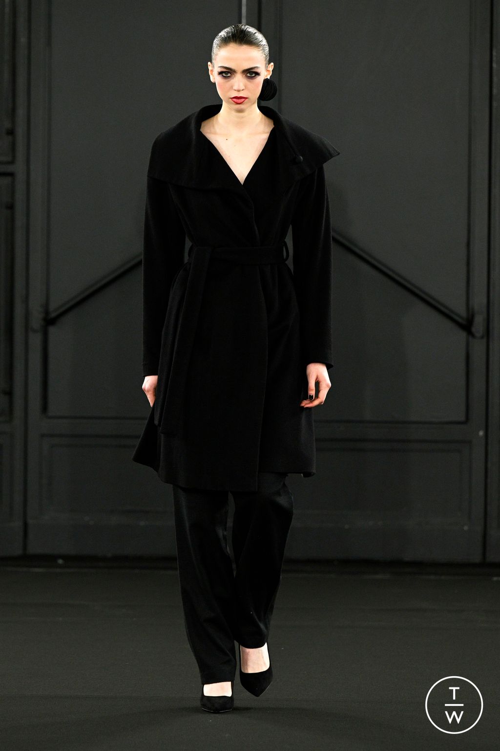 Fashion Week Paris Fall/Winter 2024 look 21 de la collection Chocheng womenswear