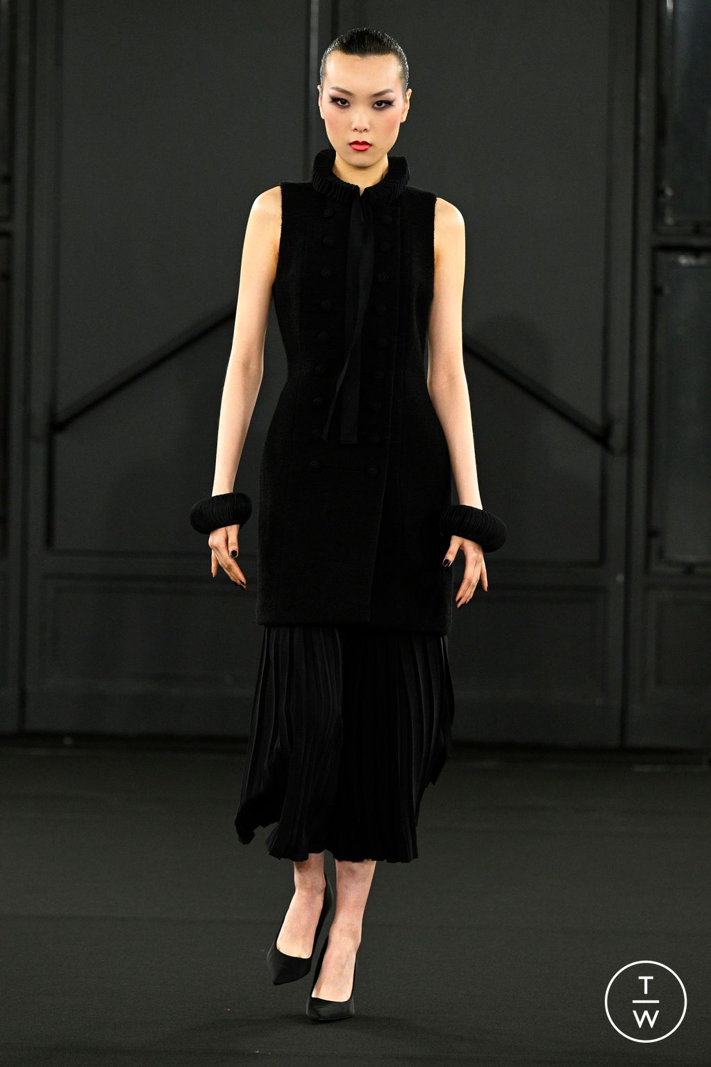 Fashion Week Paris Fall/Winter 2024 look 23 de la collection Chocheng womenswear