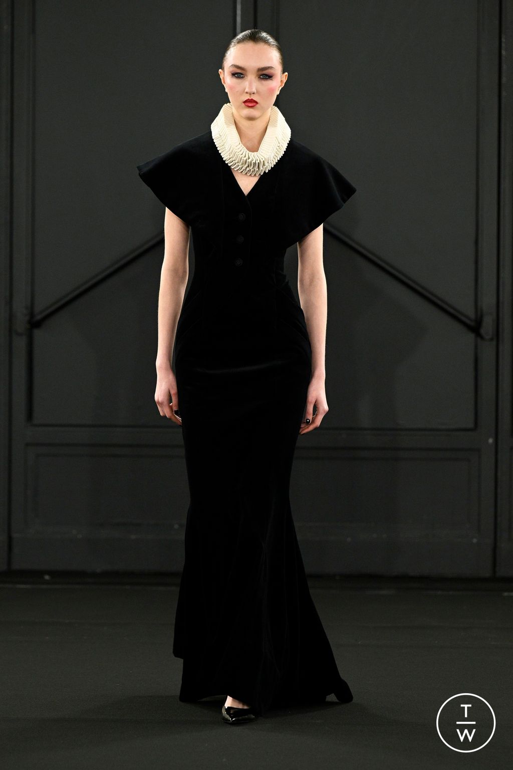 Fashion Week Paris Fall/Winter 2024 look 31 from the Chocheng collection womenswear