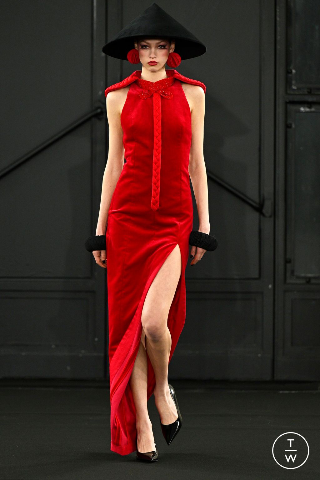 Fashion Week Paris Fall/Winter 2024 look 33 de la collection Chocheng womenswear