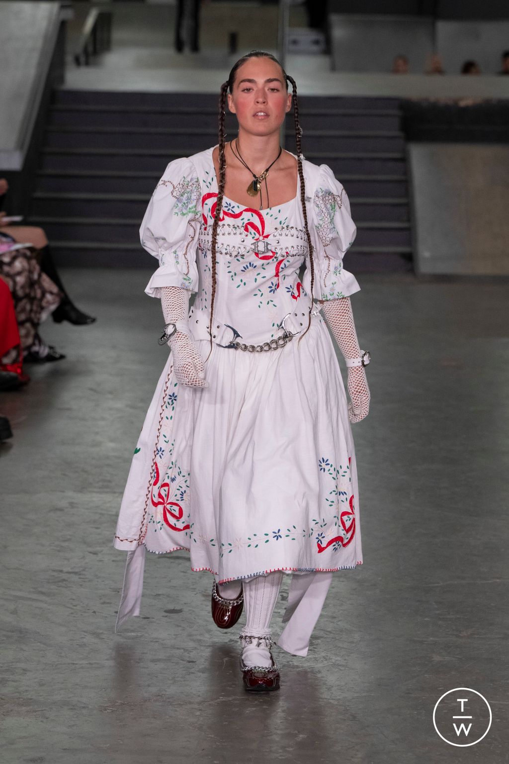 Fashion Week London Spring/Summer 2024 look 33 from the Chopova Lowena collection 女装