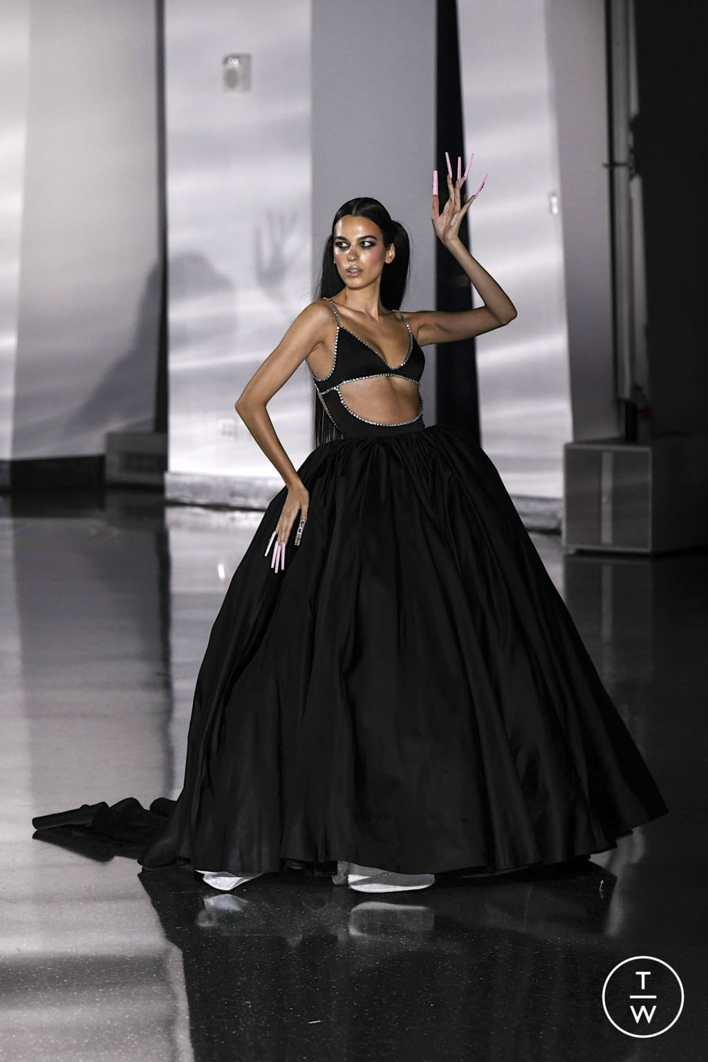 Fashion Week New York Fall/Winter 2022 look 37 de la collection Christian Cowan womenswear