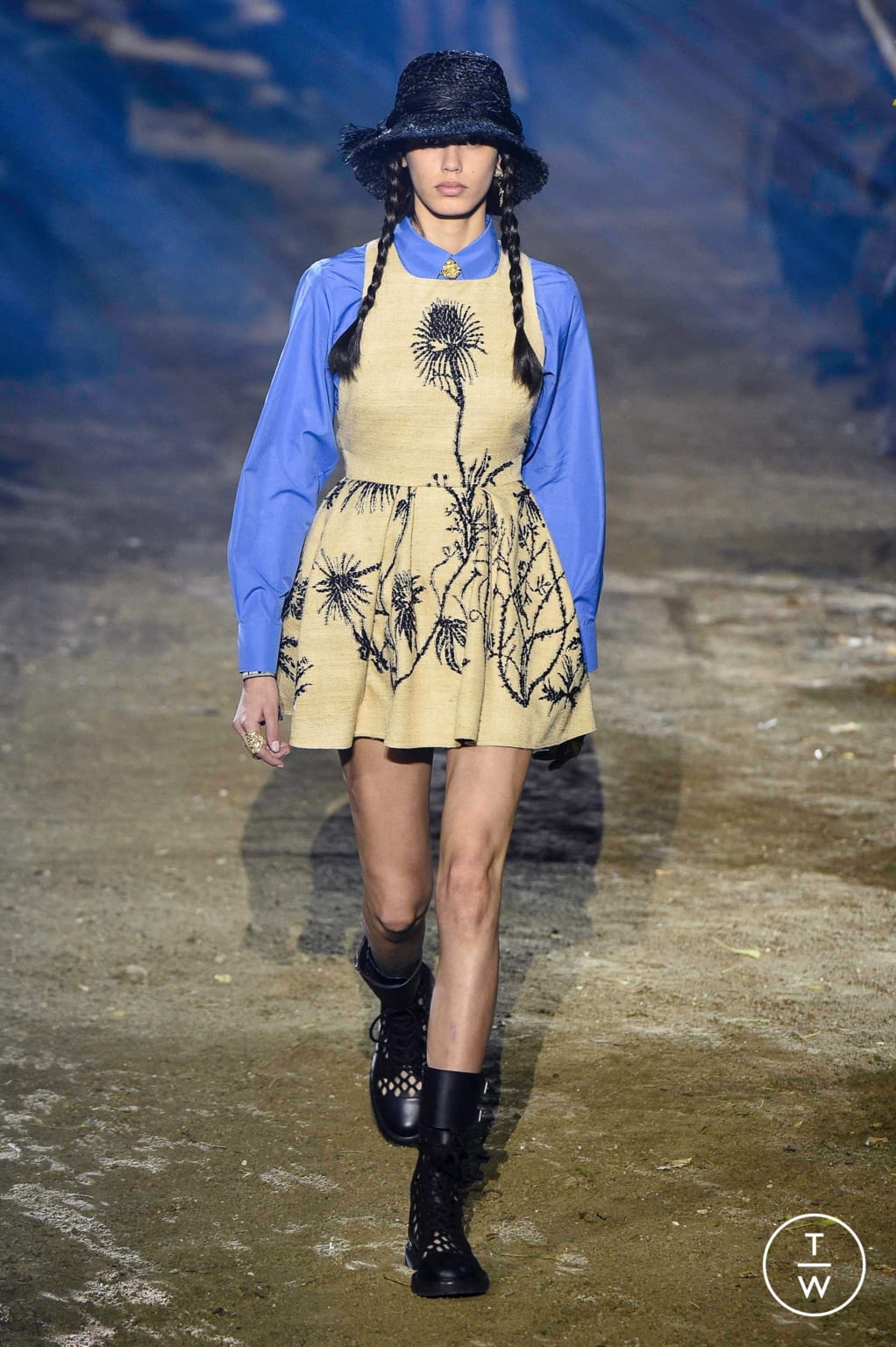 Fashion Week Paris Spring/Summer 2020 look 2 from the Christian Dior collection womenswear
