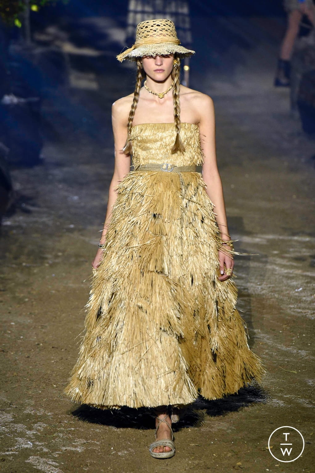 Fashion Week Paris Spring/Summer 2020 look 16 from the Christian Dior collection womenswear