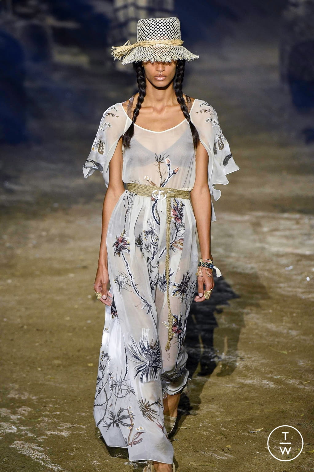 Fashion Week Paris Spring/Summer 2020 look 19 from the Christian Dior collection womenswear