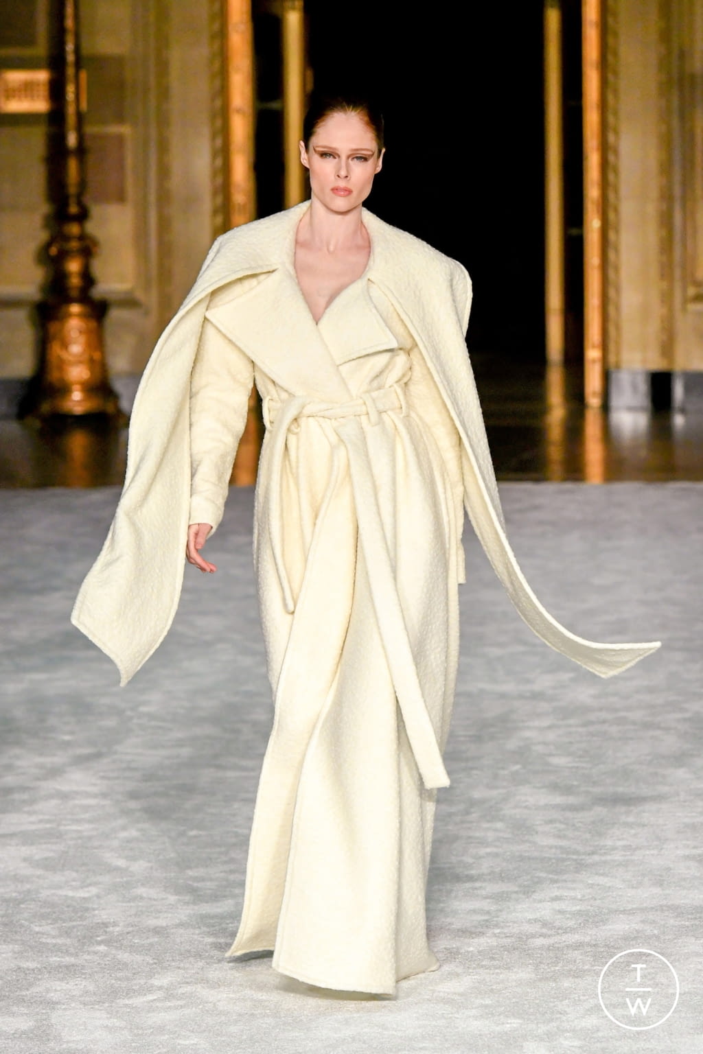Fashion Week New York Fall/Winter 2021 look 1 from the Christian Siriano collection womenswear