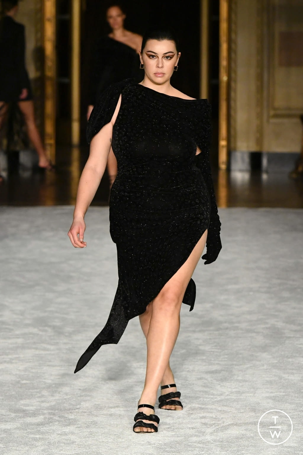 Fashion Week New York Fall/Winter 2021 look 23 from the Christian Siriano collection womenswear
