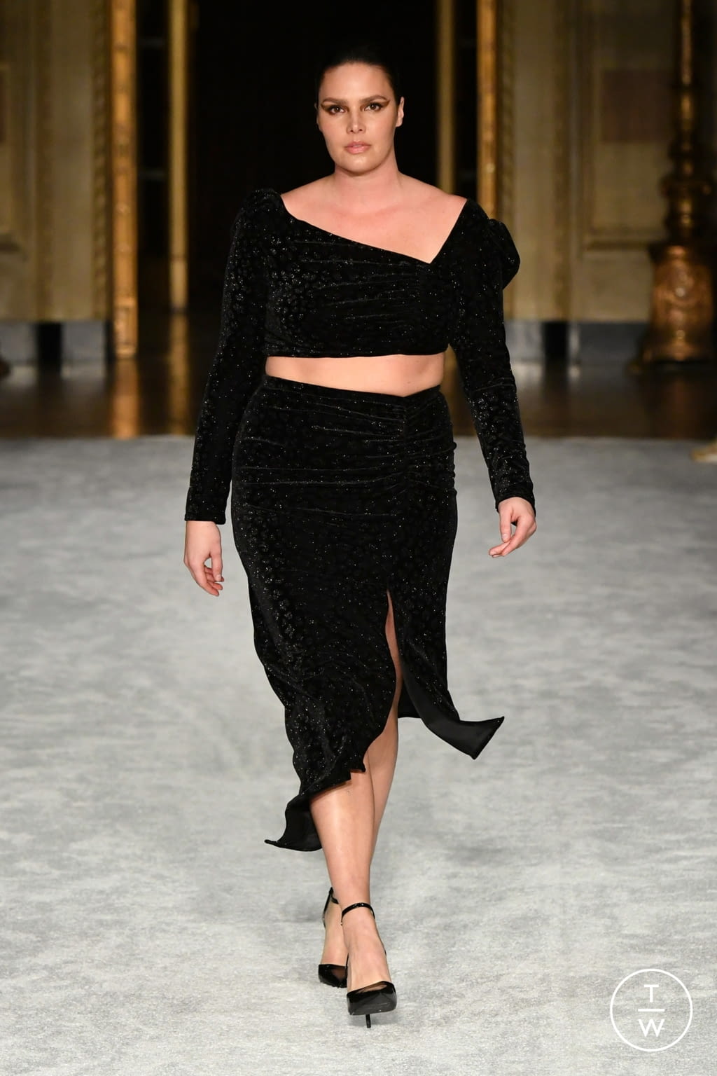 Fashion Week New York Fall/Winter 2021 look 24 from the Christian Siriano collection womenswear