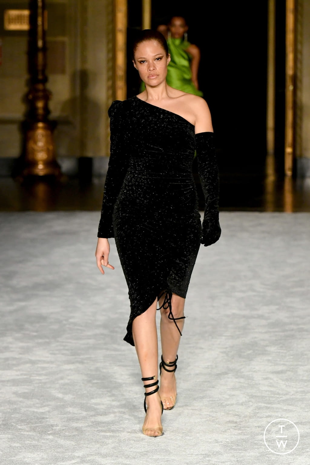 Fashion Week New York Fall/Winter 2021 look 25 from the Christian Siriano collection womenswear