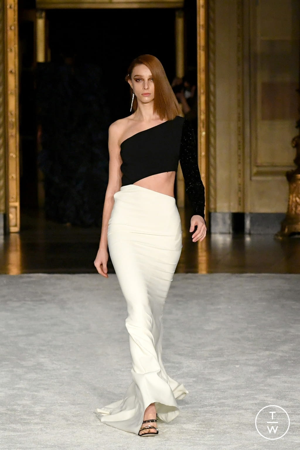 Fashion Week New York Fall/Winter 2021 look 26 from the Christian Siriano collection womenswear