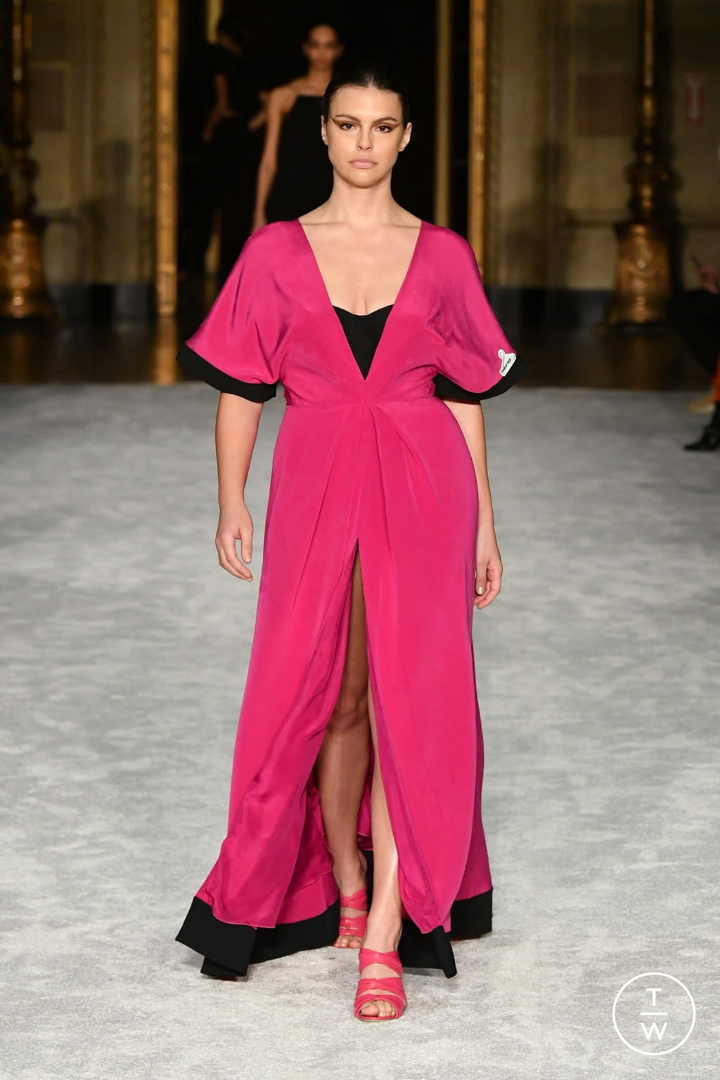 Fashion Week New York Fall/Winter 2021 look 33 from the Christian Siriano collection 女装
